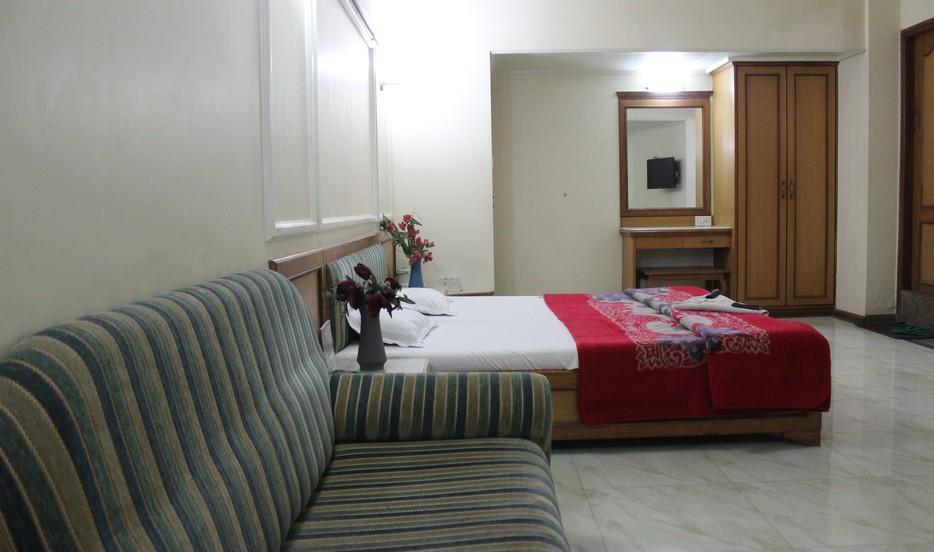 Hotel Unnati Ahmedabad Exteriör bild