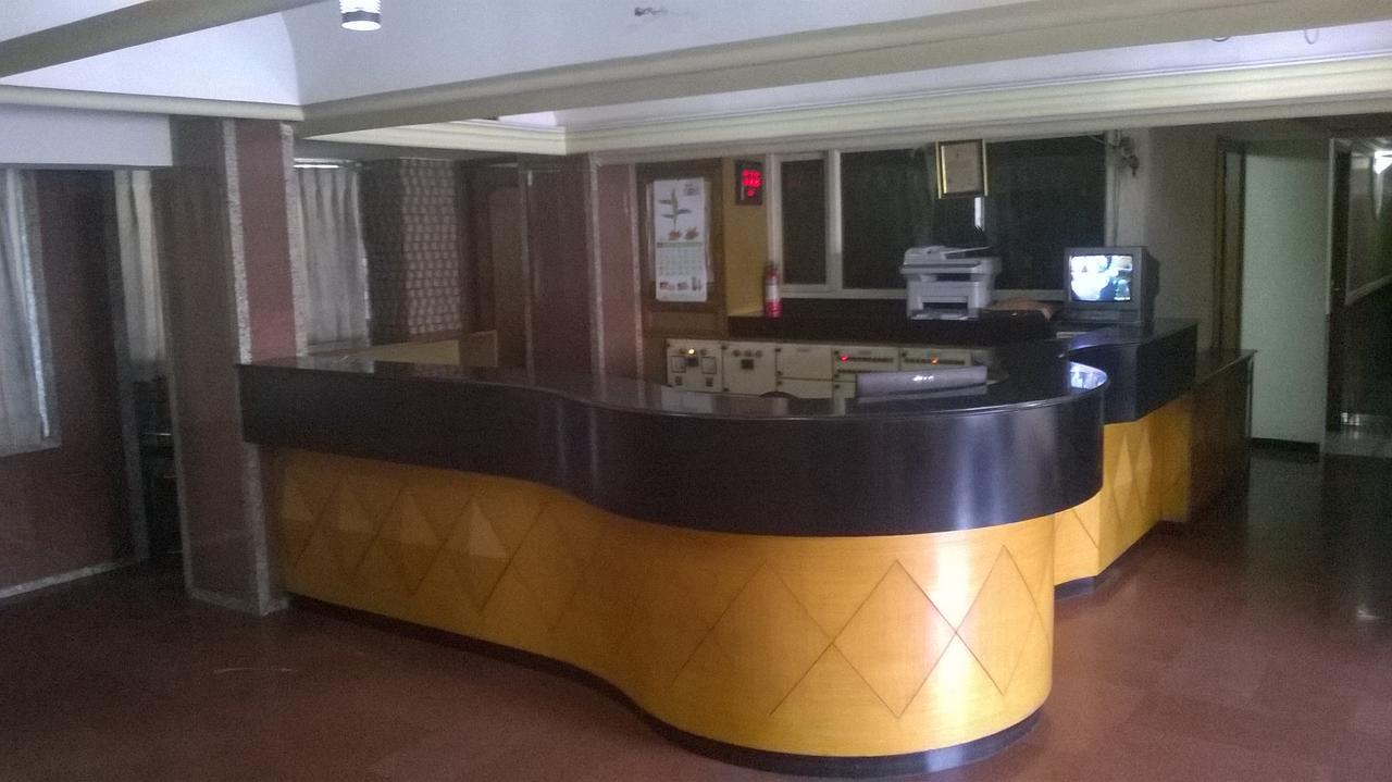 Hotel Unnati Ahmedabad Exteriör bild